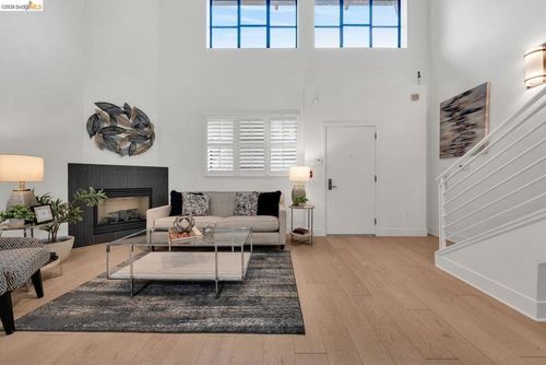 apt-2-1565 32nd St, Oakland, CA, 94608-4047 | Card Image