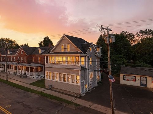 3 Adams St, Easthampton, MA, 01027-1758 | Card Image