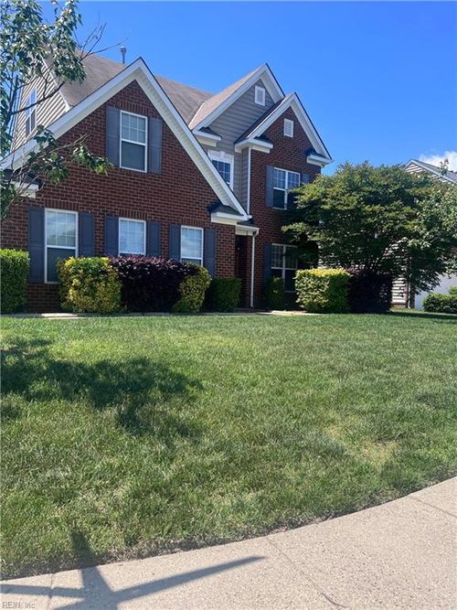 13 Hampshire Glen Pkwy, Hampton, VA, 23669-4807 | Card Image