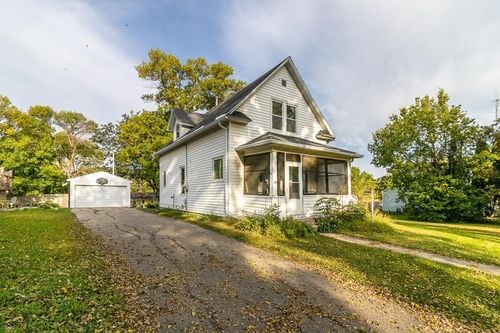 260 S Park Ave, Le Center, MN, 56057-1624 | Card Image