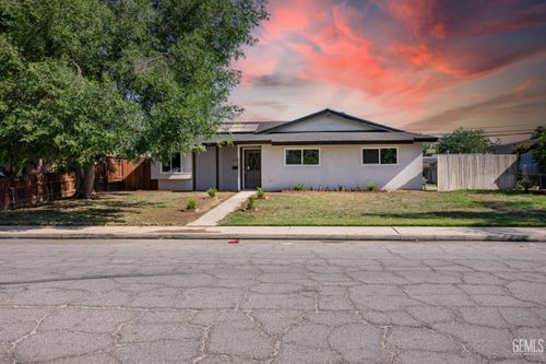 1112 San Vicente Dr, Bakersfield, CA, 93307-4724 | Card Image