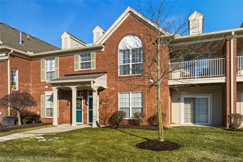 29639 Nottingham Cir, Livonia, MI, 48152-2131 | Card Image