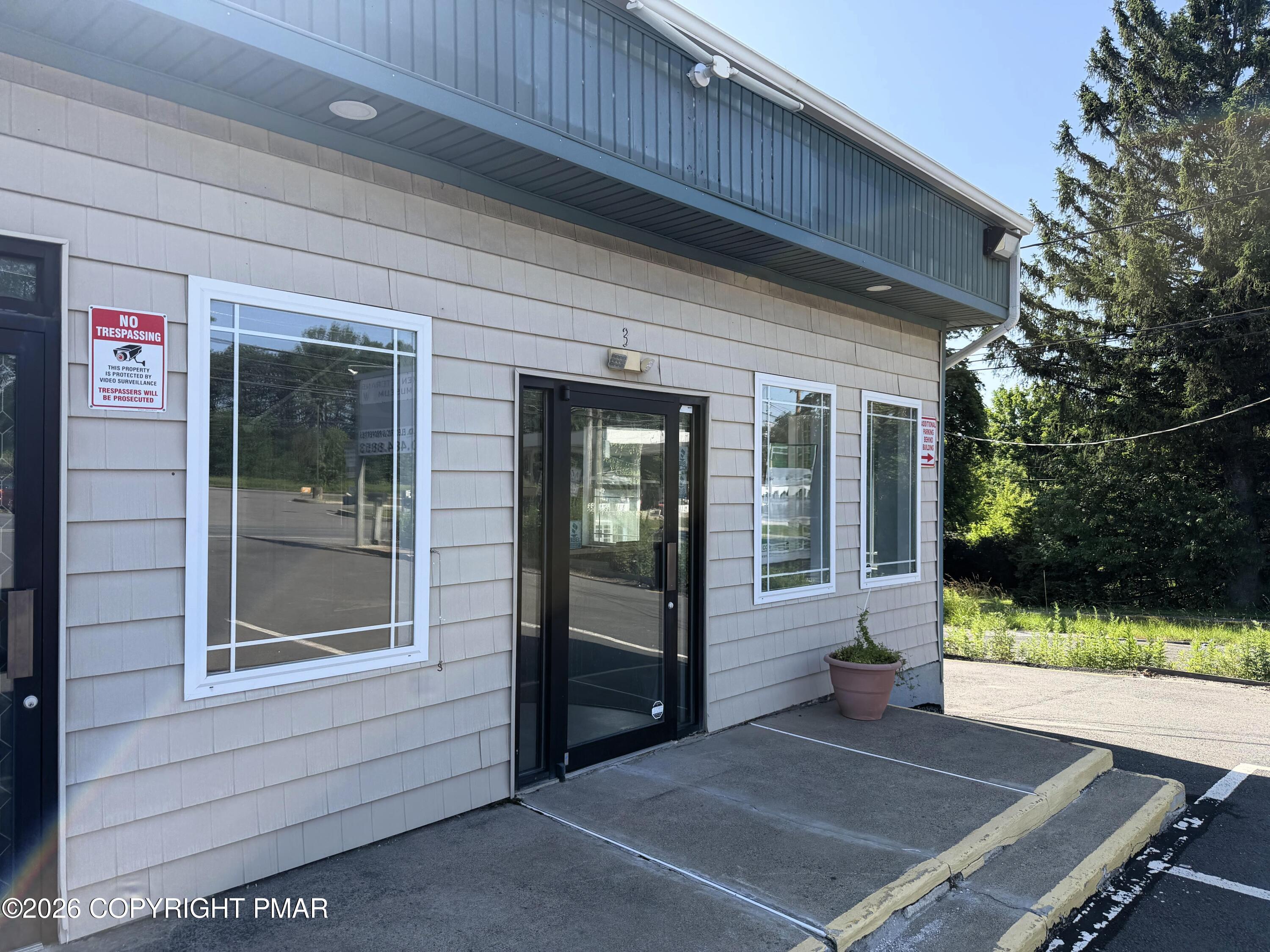 29 Sterling Rd, Mount Pocono, PA 18344