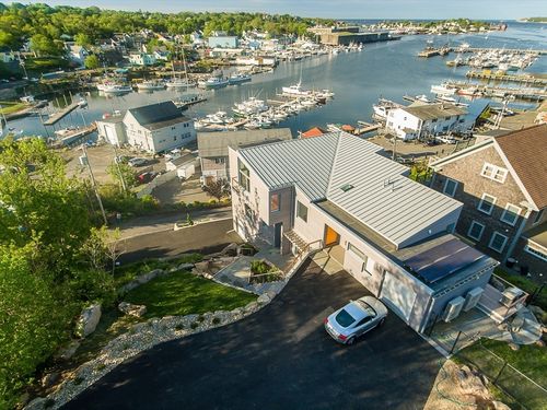 r-11 Wall St, Gloucester, MA, 01930-3047 | Card Image