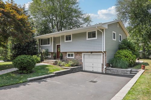961 Tilton Rd, Valley Cottage, NY, 10989-2118 | Card Image