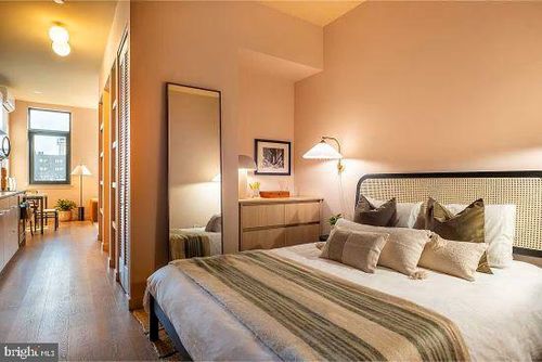 1b-447-1700 N Front St, PHILADELPHIA, PA, 19122-3261 | Card Image