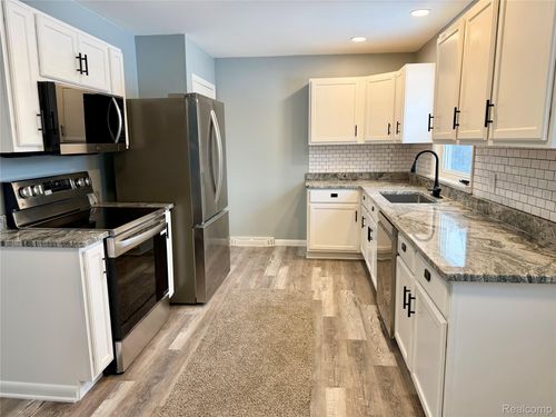 5976 Falkenbury Rd, North Branch, MI, 48461-9675 | Card Image