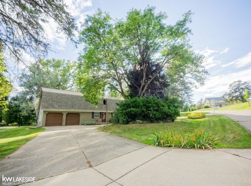 1612 Bretton Dr N, Rochester Hills, MI, 48309-2946 | Card Image