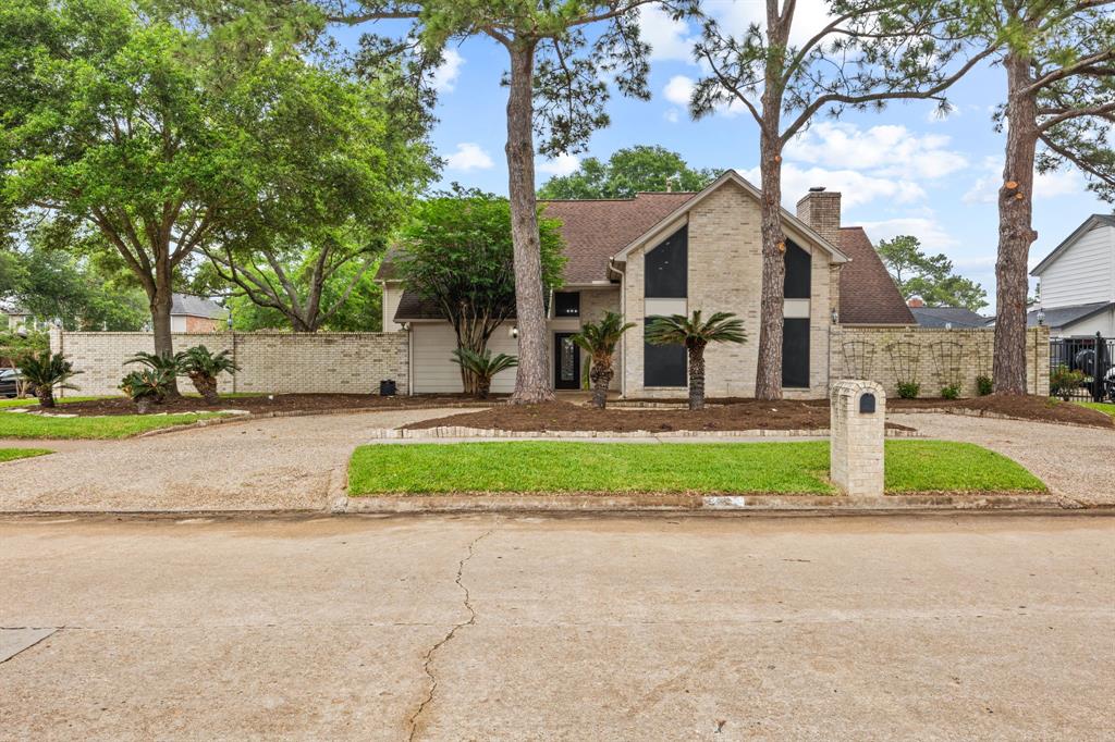 Golfcrest Dr, Pearland, TX 77581