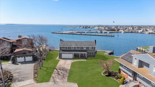 160 Sequams Ln W, West Islip, NY, 11795-4549 | Card Image