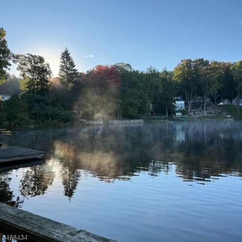 52 Horseshoe Dr, Oak Ridge, NJ, 07438-9150 | Card Image