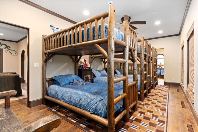 Boy's bunk room with ensuite bath | Image 23