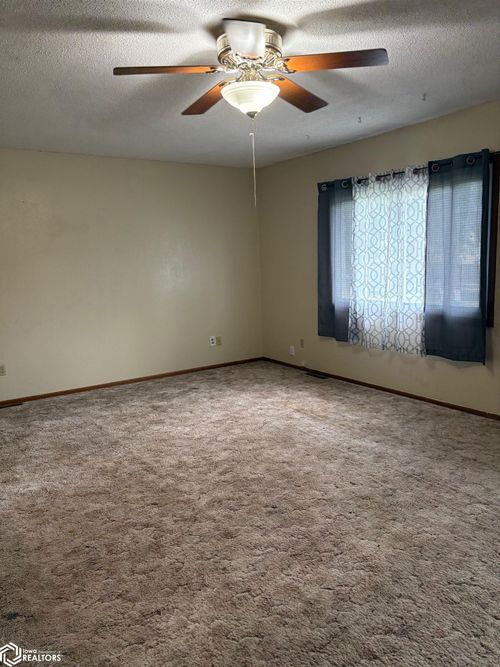 213 W Logan St, Osceola, IA, 50213-1032 | Card Image
