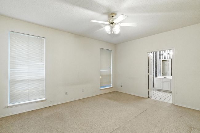 Downstairs primary bedroom | Image 28