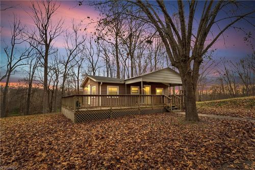 121 Pinewood Acres Dr, Greensboro, NC, 27405-8617 | Card Image