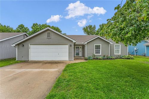 1010 Home Cir, Lawrence, KS, 66046-4953 | Card Image