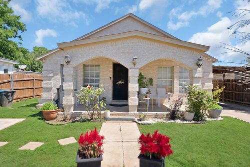 1717 E Harvey Ave, Fort Worth, TX, 76104-6227 | Card Image
