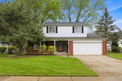2229 Hillcrescent Dr, Troy, MI, 48085-3650 | Card Image