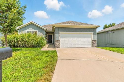 21709 N Ridge Court, Peculiar, MO, 64078 | Card Image