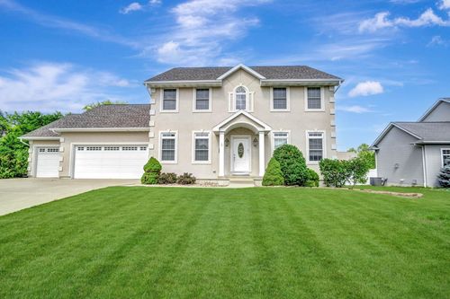 1022 Eagle Ridge Rd, Cedar Falls, IA, 50613-1577 | Card Image