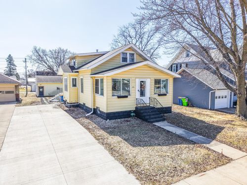 211 E Main St, Blooming Prairie, MN, 55917-1424 | Card Image