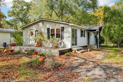 1023 N Park St, Highland, MI, 48356-2629 | Card Image