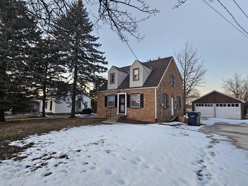 4800 W Green Tree Road, Milwaukee, WI, 53223 | Card Image