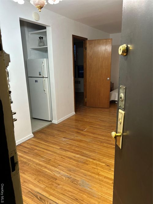 5f-2015 Saint Paul Avenue, New York, NY, 10461 | Card Image