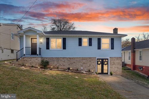 376 Stonewall St, STRASBURG, VA, 22657-2321 | Card Image