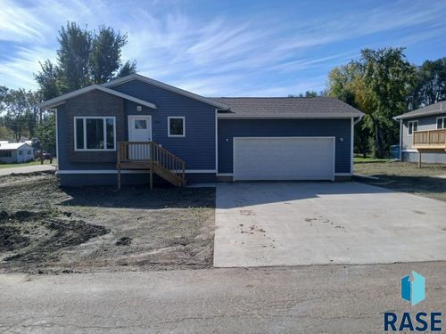 1947 E 33rd St N Street N, Sioux Falls, SD, 57104 | Card Image