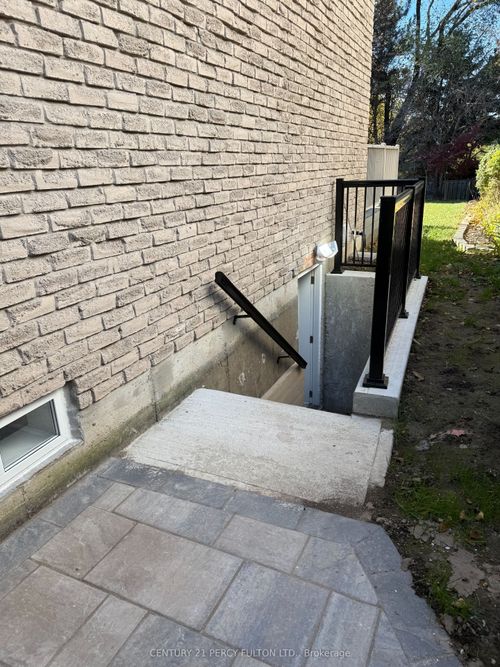 36 Citation Cres, Whitby, ON, L1N6X1 | Card Image