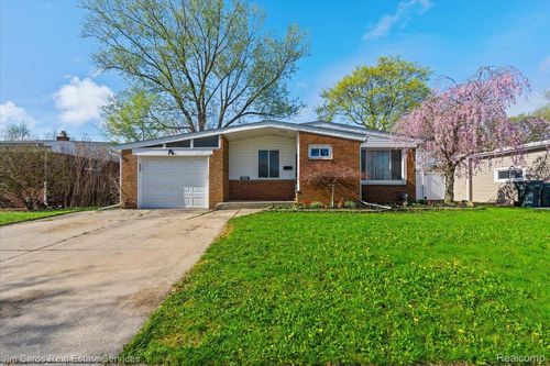 22518 Sunnyside St, Saint Clair Shores, MI, 48080-3875 | Card Image