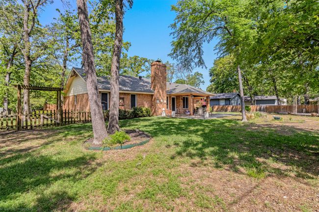 Large backyard with towerng trees | Image 25