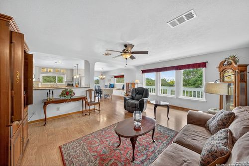 175 Forest Oaks Ln, Lakehills, TX, 78063-6231 | Card Image