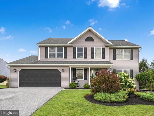 102 Village Dr, NEWMANSTOWN, PA, 17073-9067 | Card Image