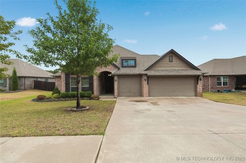 1755 Stephanie St, Sapulpa, OK, 74066-8631 | Card Image