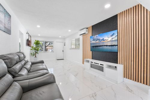 822 S C Street, Lake Worth Beach, FL, 33460 | Card Image