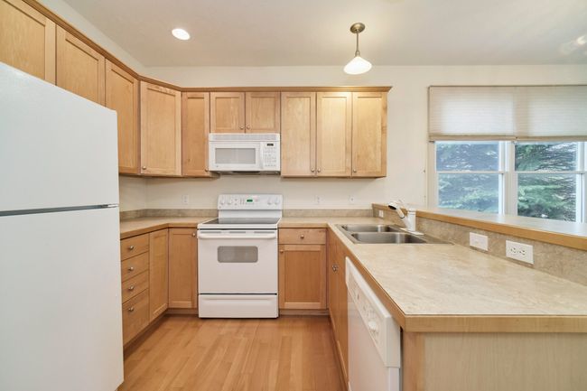 70 Spinnaker Dr, Condo with 2 bedrooms, 3 bathrooms and null parking in Manistee MI | Image 9