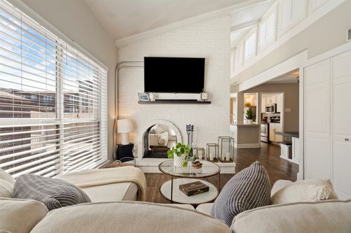 225-5916 Sandhurst Ln, Dallas, TX, 75206-4749 | Card Image