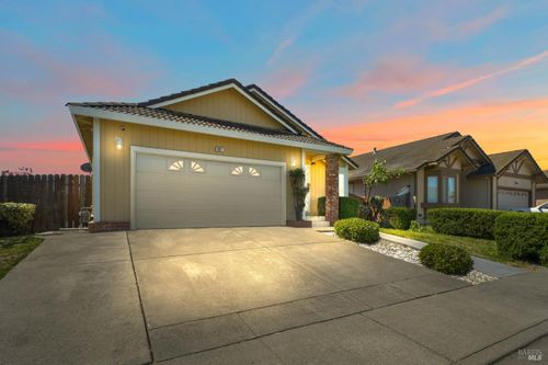 939 E Atlantic Ave, Fairfield, CA, 94533-1677 | Card Image
