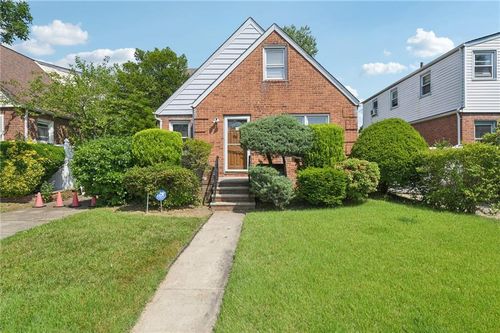 150 Heathcote Rd, Elmont, NY, 11003-2006 | Card Image