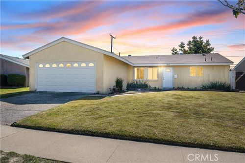 5672 Marcella Cir, Cypress, CA, 90630-4566 | Card Image