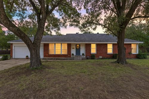 6957 Park Place Dr, Richland Hills, TX, 76118-6375 | Card Image