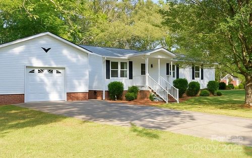 500 Reeves Ave, Albemarle, NC, 28001-5658 | Card Image