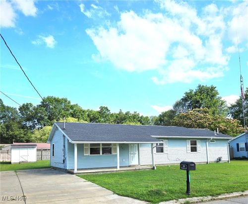 423 Washington Dr, Mineral Wells, WV, 26150-7611 | Card Image