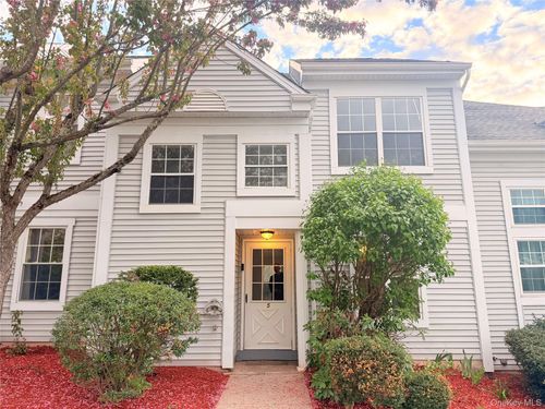 5 Kendal Ln, Middletown, NY, 10940-2105 | Card Image