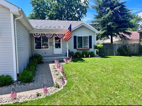 521 N 6th St, Saint Clair, MI, 48079-4835 | Card Image