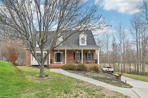 105 Meadowcrest Ct, Clemmons, NC, 27012-7364 | Card Image