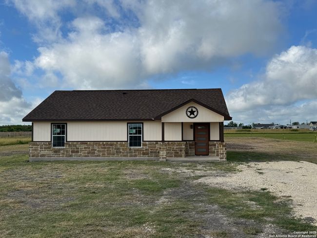 450 County Road 679, House other with 3 bedrooms, 2 bathrooms and null parking in Natalia TX | Image 4