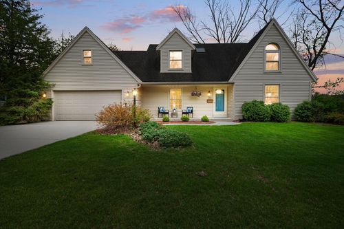 W52N618 Highland Drive, Cedarburg, WI, 53012 | Card Image